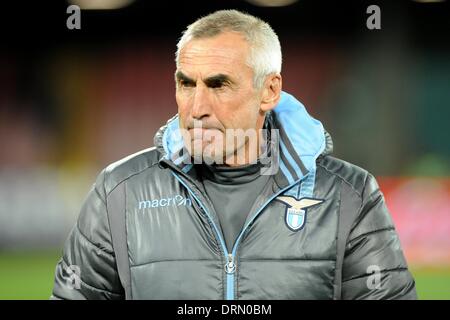 29. Januar 2014 - Neapel, Italien - Neapel, Italien - 29. Jan, 2014.head Trainer während der SS Lazio Edy Reja Football / Soccer: italienische TIM Cup-match zwischen SSC Napoli und SS Lazio im Stadio San Paolo in Neapel, Italien. (Kredit-Bild: © Franco Romano/NurPhoto/ZUMAPRESS.com) Stockfoto