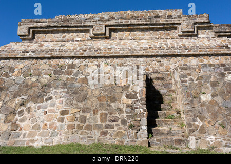 Monte Alban. Zapoteken Kunst. Tempel der Tänzer Stockfoto