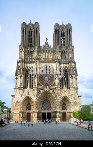 Renovierungs- und Reinigungsarbeiten an der Notre Dame Kathedrale von Reims, Champagne-Ardenne, Frankreich Stockfoto