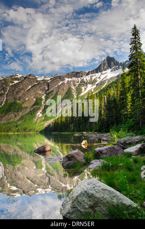 Malerische Aussicht auf die Berge, Avalanche Lake, Glacier Nationalpark Montana USA Stockfoto