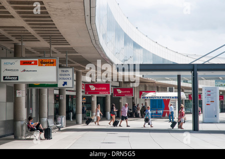 Vor dem Terminal für Inlandsflüge, Flughafen Brisbane, Queensland, Australien Stockfoto