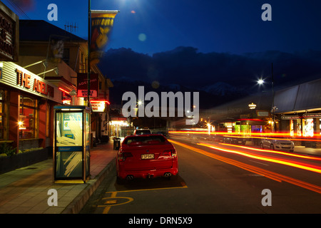 Kaikoura in der Nacht und Seaward Kaikoura Ranges, Südinsel, Neuseeland Stockfoto