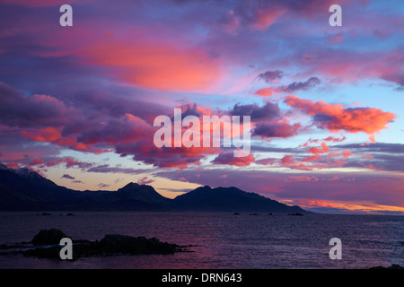 Sonnenaufgang über Seaward Kaikoura Ranges, Kaikoura, Südinsel, Neuseeland Stockfoto