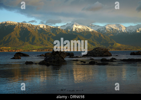 Licht auf Seaward Kaikoura Ranges, Kaikoura, Südinsel, Neuseeland Stockfoto