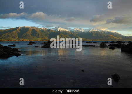 Licht auf Seaward Kaikoura Ranges, Kaikoura, Südinsel, Neuseeland Stockfoto