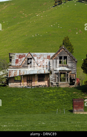 Verfallenes Bauernhaus in der Nähe von Nelson, Südinsel, Neuseeland Stockfoto