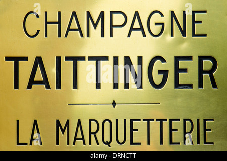 Melden Sie bei Champagner Taittinger Chateau La Marquetterie in Pierry in der Nähe von Epernay in der Region Champagne-Ardenne, Frankreich Stockfoto