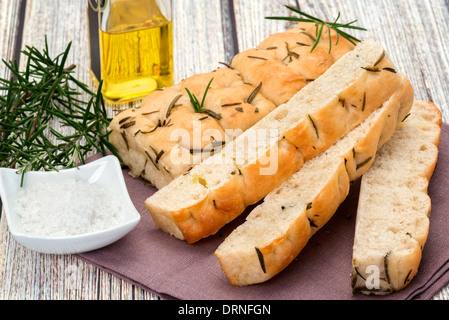 Foccacia-Brot mit Olivenöl und Rosmarin Stockfoto