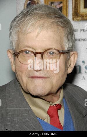 Los Angeles, CA, USA. 29. Januar 2014. David Hockney im Ankunftsbereich für Tims VERMEER Premiere, Pacific Design Center, Los Angeles, CA 29. Januar 2014. Bildnachweis: Michael Germana/Everett Collection/Alamy Live-Nachrichten Stockfoto