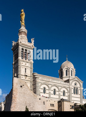 Basilika Notre Dame de la Garde, die Kathedrale mit Blick auf die Stadt Marseille, Provence, Frankreich und Europa Stockfoto