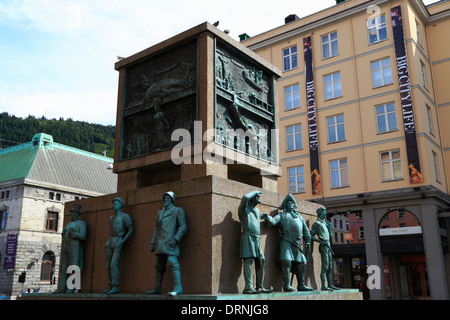 Die Sjømannsmonumentet (Sailors Monument), Torgallmenningen, Bergen, Norwegen. Stockfoto