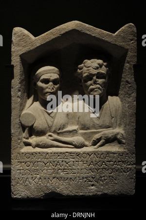 Sepulchral Relief Darstellung der Ehegatte Diodemes und Hundredth. 2. Jahrhundert n. Chr. Roman. Marmor. Stockfoto