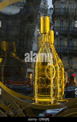 Eine Flasche Cristal Champagner von Louis Roederer produziert auf dem Display in bummeln. Paris, Frankreich. Stockfoto