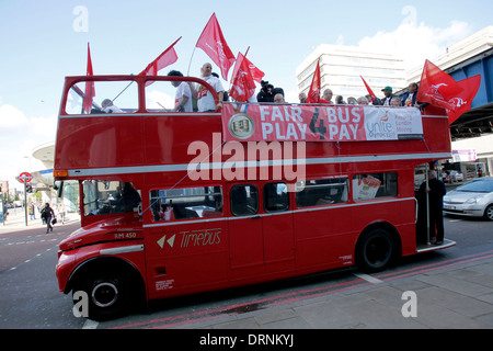 Dienstfrei protestieren Busfahrer vor der TFL-zentrale Stockfoto