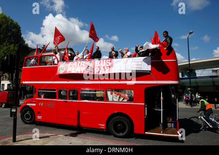 Dienstfrei protestieren Busfahrer vor der TFL-zentrale Stockfoto