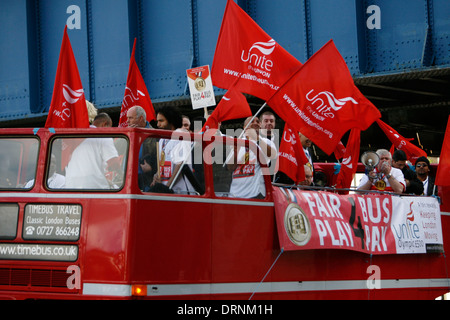 Dienstfrei protestieren Busfahrer vor der TFL-zentrale Stockfoto