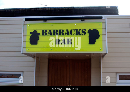 Eingang der Kaserne Bar, The Montgomery von Alamein Pub, Hampton Magna, Warwickshire, Großbritannien Stockfoto