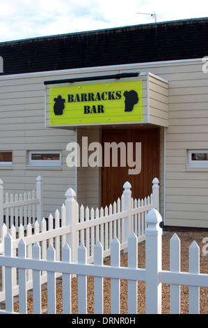 Eingang der Kaserne Bar, The Montgomery von Alamein Pub, Hampton Magna, Warwickshire, Großbritannien Stockfoto