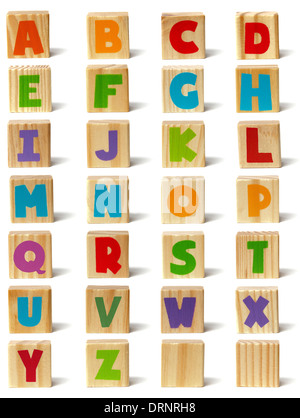 Holzblock mit Buchstaben A-Z und zwei leere. Bereit für Ausschneiden und einfügen. Stockfoto