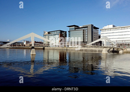 Die neue Fußgängerbrücke über den Fluss Clyde in Glasgow Schottland eröffnete 2009 auch liebevoll benannte "Squiggly Brücke" Stockfoto