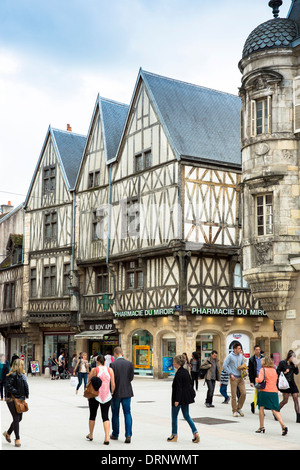 Traditionelle Holzhäuser im Tudor-Stil in der Rue de la Liberte im mittelalterlichen Dijon in der Region Burgund, Frankreich Stockfoto