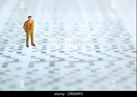 Mann über DNA-Sequenz gel Stockfoto
