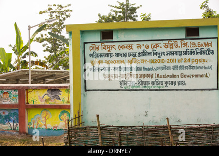 WWF-Projekt für erneuerbare Stromversorgung auf eine einsame Insel in der Sunderbans, einen tief liegenden Bereich des Ganges-Delta im Osten Indiens, des Meeresspiegels sehr anfällig ist. Vor diesem Projekt hatten die Kleinbauern keinen Zugang zu Elektrizität Stockfoto