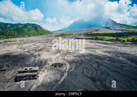 Blick auf Haus Ruinen in einem erstarrten Lavastrom auf der Insel Montserrat in der Nähe von Vulcano SoufriÃ re Hügel. -Oktober 2013. Stockfoto