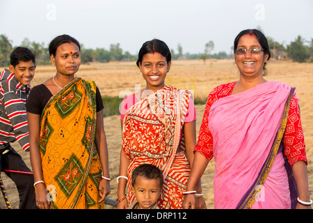 Kleinbauern in den Sunderbans, Ganges, Delta, Indien, ist der Bereich sehr tief liegende und anfällig für Meeresspiegelanstieg. Stockfoto