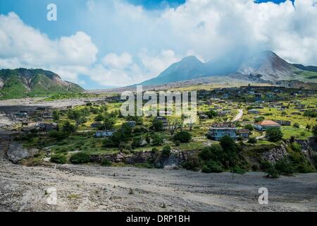 Blick auf Haus Ruinen in einem erstarrten Lavastrom auf der Insel Montserrat in der Nähe von Vulcano SoufriÃ re Hügel. -Oktober 2013. Stockfoto