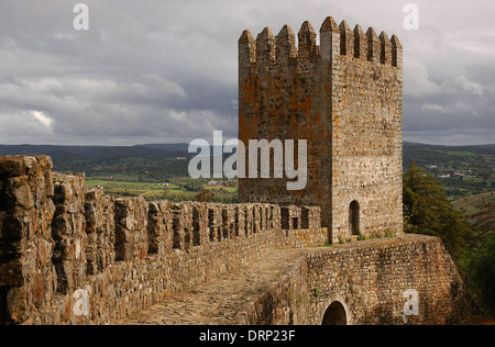 Portugal. Montemor-o-Novo. Mauern der Burg. Im 13. Jahrhundert erbaut. Alentejo Region. Stockfoto