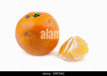 faule Mandarine isoliert auf weißem Hintergrund Stockfoto