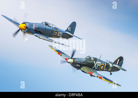 Sea Fury VR930 & Hawker Hurricane Mk IIB BE505. Flügel & Räder, Dunsfold, Sussex UK 2013 Stockfoto