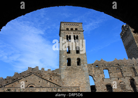 Bell Tower von Sant Pere de Rodes Kloster, Girona, Spanien Stockfoto