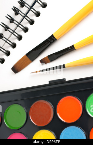 Skizzenbuch Pinsel und Farben malen Stockfoto