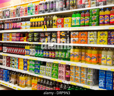 Alkoholfreie Getränke in britische Supermarktkette Stockfoto