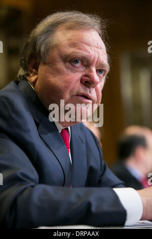 Washington DC, USA. 30. Januar 2014. Harold Hamm, Chairman und CEO von Continental Resources bezeugt vor dem Senat-Energie und natürliche Ressourcen-Ausschuss im Rahmen einer Anhörung im US-Öl exportiert in Washington, D.C., am 30. Januar 2014. Bildnachweis: Kristoffer Tripplaar/Alamy Live-Nachrichten Stockfoto