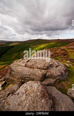 Blick nach Norden, von Whinstone Lee Tor am Derwent Rand im Peak District National Park. Stockfoto