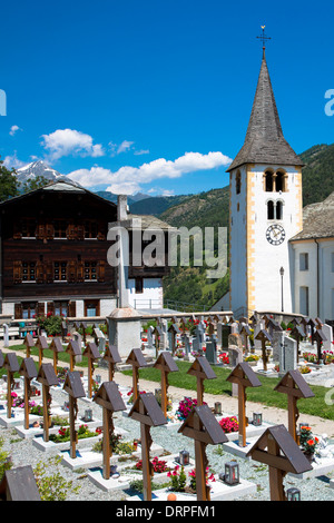 Stalden-Kirche, St. Michaelspfarrei und Friedhof in der Chablais-Region der Schweiz Stockfoto