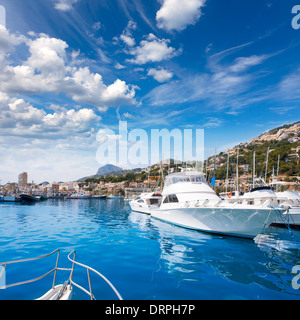 Javea Xabia Port Marina mit Mongo Berg in Alicante Spanien Stockfoto