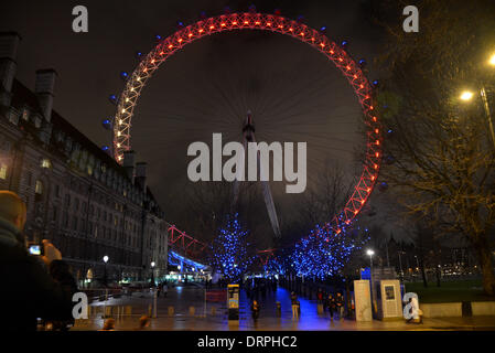 London UK, 30. Januar 2014: die EDF leuchtet rot und Gold auf dem London Eye Feier Chinese New Year Eve. Foto: siehe Li/Alamy Live News Stockfoto