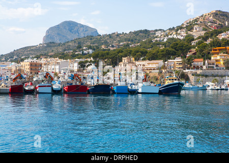 Javea Xabia Port Marina mit Mongo Berg in Alicante Spanien Stockfoto