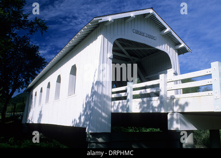 Grab Creek Covered Bridge, sonnigen Tal, Oregon Stockfoto