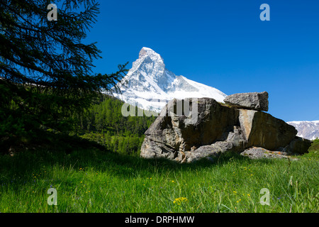 Glazial-Felsen durch den Berg Matterhorn in den Schweizer Alpen in der Nähe von Zermatt, Schweiz Stockfoto