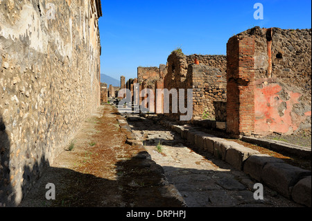 eine schmale Straße von Pompeji, Italien Stockfoto