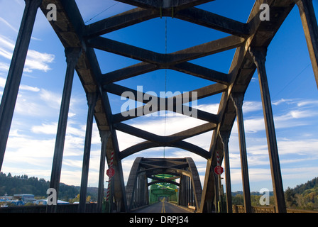 Umpqua River Bridge, Reedsport, Pacific Coast Scenic Byway, Oregon Stockfoto