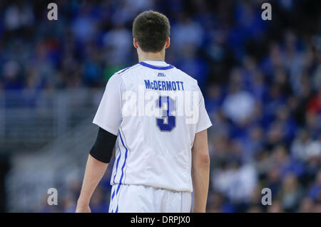 Omaha, Nebraska, USA. 28. Januar 2014. 28. Januar 2014 - Omaha, NE US - Creighton Bluejays weiterleiten Doug McDermott #3 in Aktion während einer NCAA Männer Basketball-Spiel zwischen St. Johns Red Storm und Creighton Bluejays Jahrhundert Link Center in Omaha, NE. Doug McDermott führen alle Torschützen mit 39 Punkten. Creighton gewann 63-60.Michael Spomer/Cal Sport Media/Alamy Live News Stockfoto