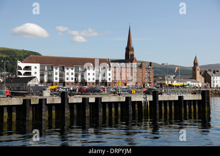 Blick auf Largs von der Calmac Ferry Ankunft von Great Cumbrae auf dem Firth of Clyde, North Ayrshire, Schottland, Großbritannien Stockfoto