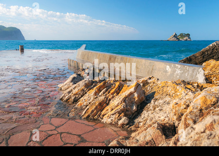 Alte Mole Pier in Petrovac Stadt, Adria, Montenegro Stockfoto