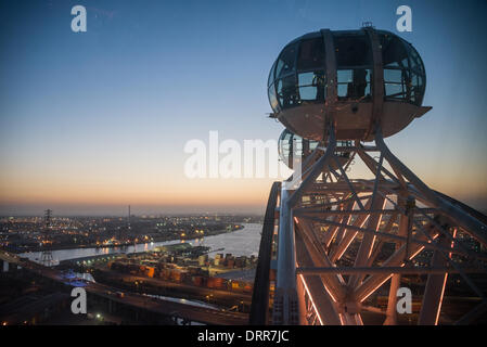 Das Melbourne Star-Riesenrad in der Waterfront City-Bezirk in den Docklands von Melbourne eröffnet 23.12.2013 Stockfoto